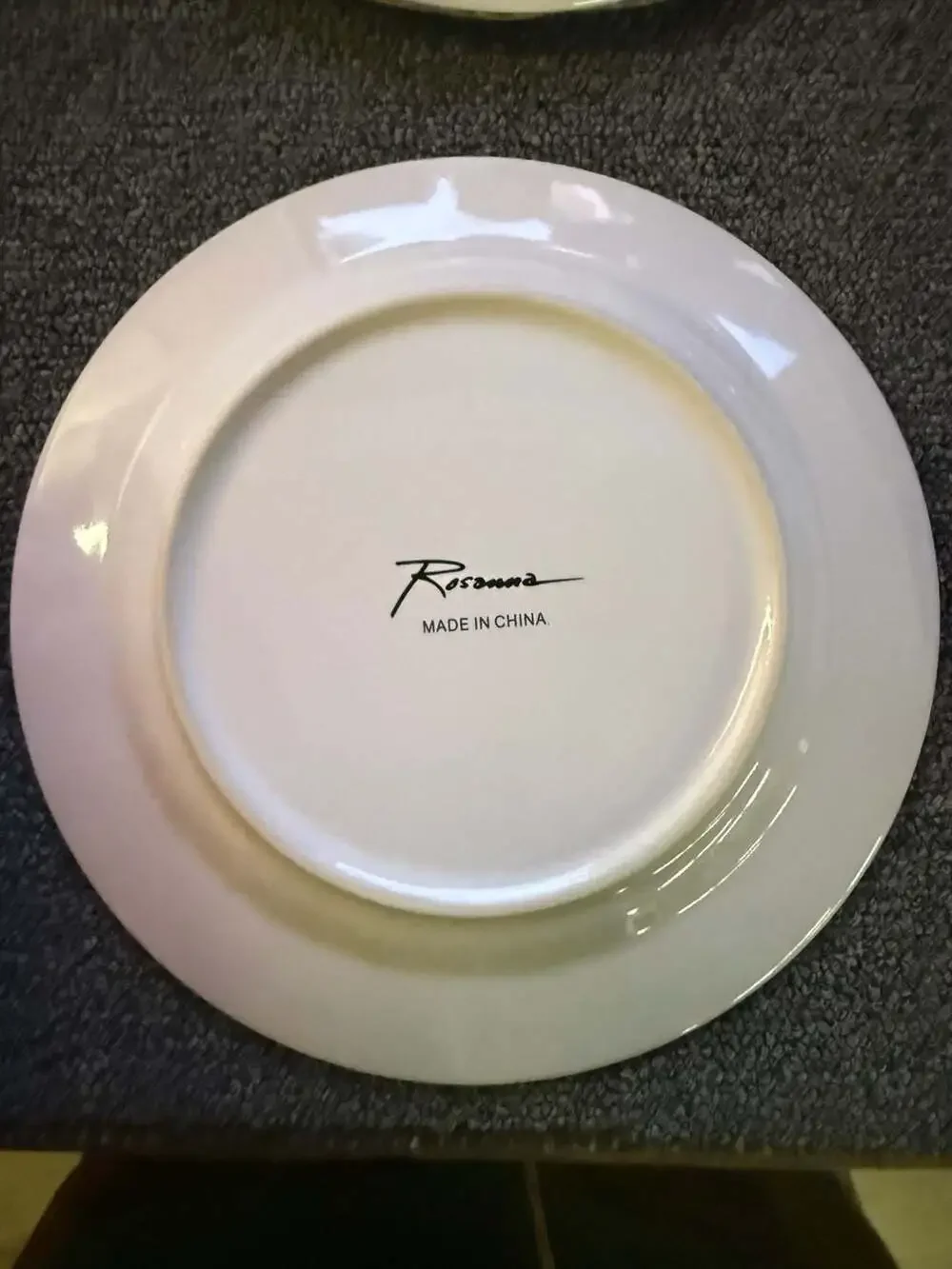 Rosanna Fruit Labels Set of 4 Salad Plates Collectible Storage Tin